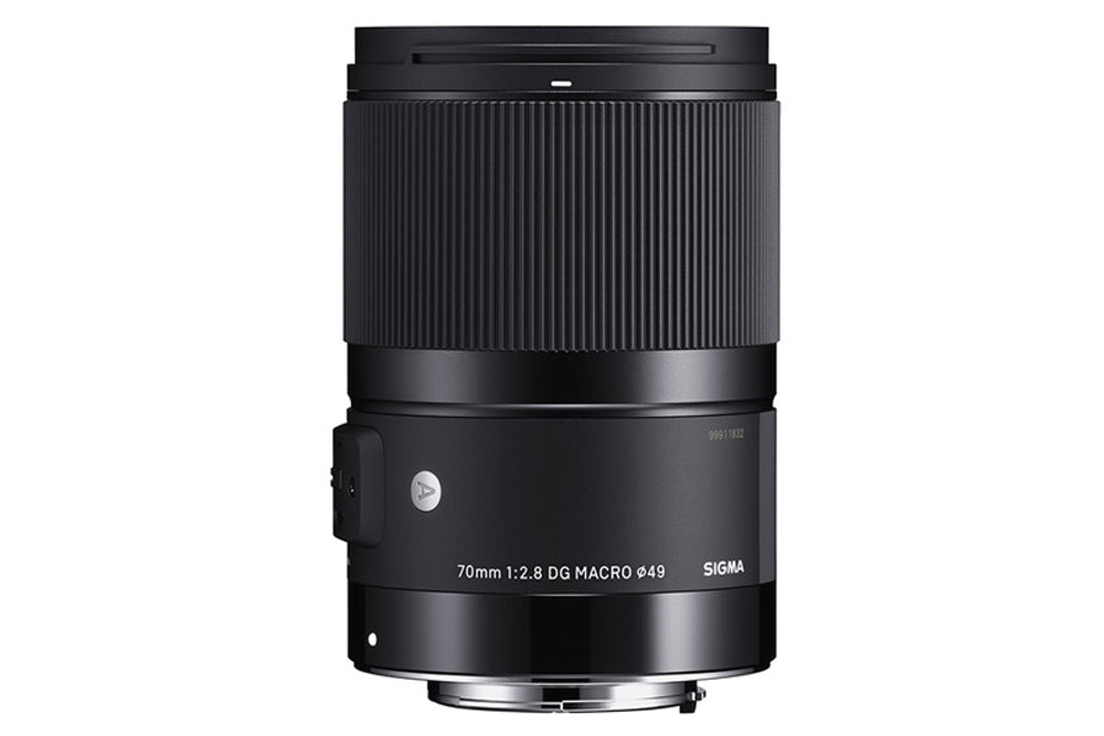 Sigma 70mm f/2.8 DG Macro Art Lens (Leica L) Package