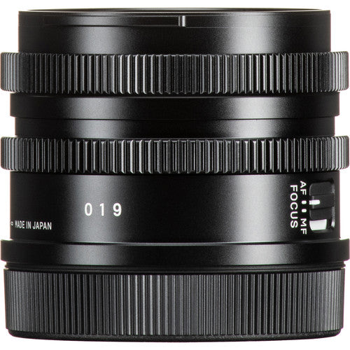 Sigma 45mm f/2.8 DG DN Contemporary Lens (Leica L) Package
