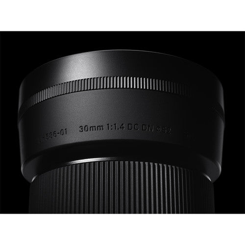 Sigma 30mm f/1.4 DC DN Contemporary Lens (Leica L) Package