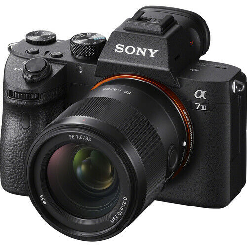 Sony FE 35mm f/1.8 Lens (Sony E) Package