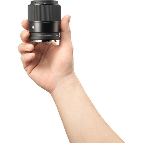 Sigma 23mm f/1.4 DC DN Contemporary Lens (Leica L) Package