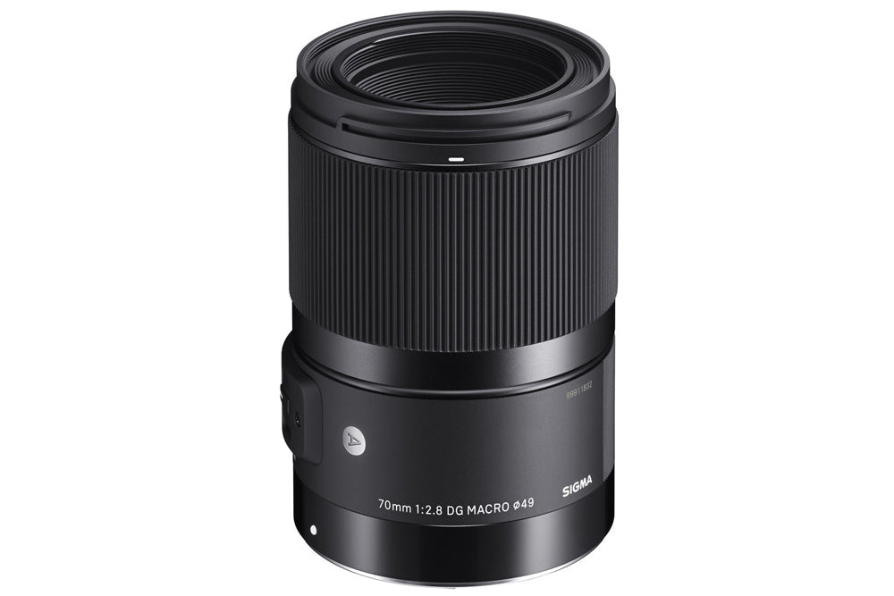 Sigma 70mm f/2.8 DG Macro Art Lens (Leica L) Package